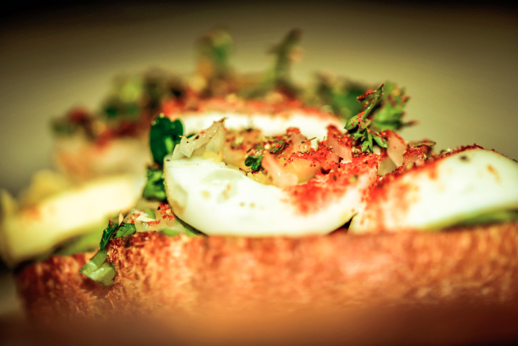 Free picture of an egg, cilantro and avocado sandwich